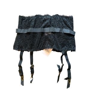 Agent Provocateur ‘Rosele Waspie’ Garter Belt